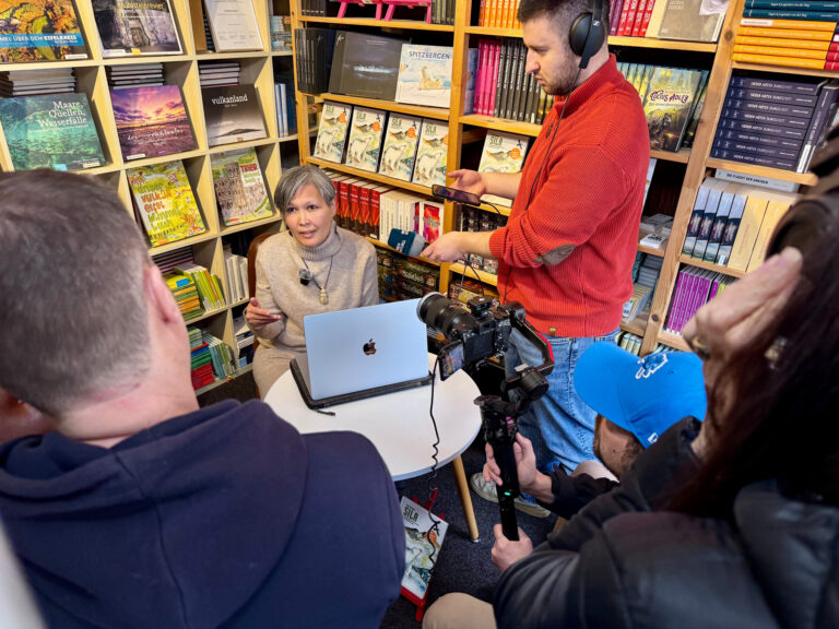 Aufnahme im Inuit Verlag. Verleger in Laali Lyberth im Interview.