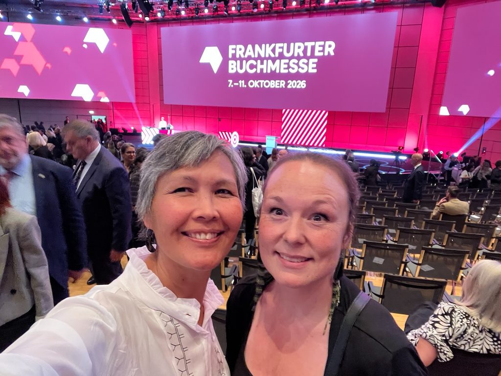 Ujammiugaq Engell und Laali Lyberth  auf der Eröffnungsfeier der Frankfurter Buchmesse